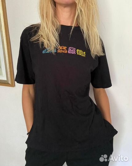 Футболка с нашивкой uniqlo keith haring xs