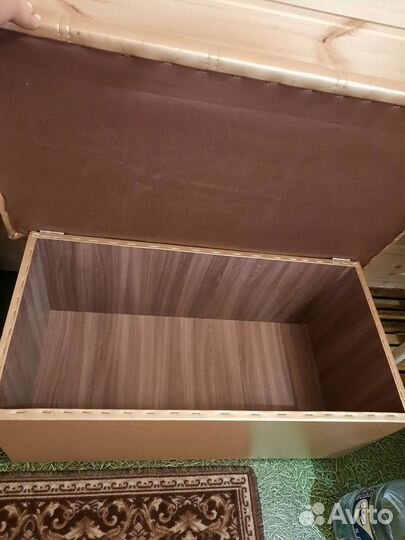 Кожаный диван