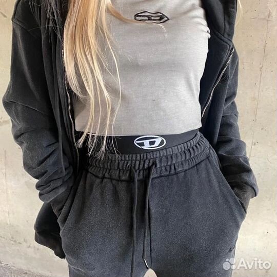 Спортивный костюм женский