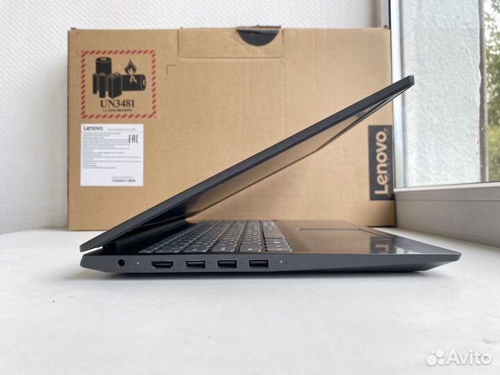 Мощный ноутбук Lenovo 256ssd/8gb ddr4/2 видеокарты