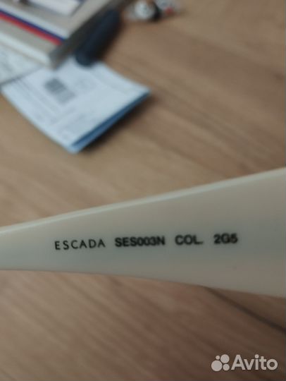 Солнцезащитные очки escada