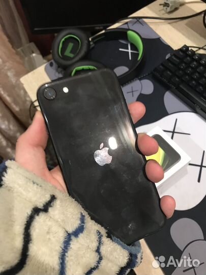iPhone SE (2020), 64 ГБ