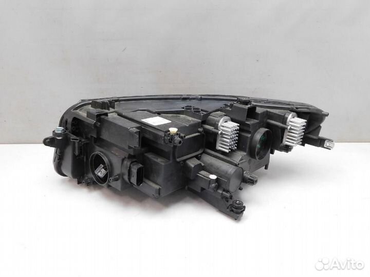 Фара правая Volkswagen Tiguan