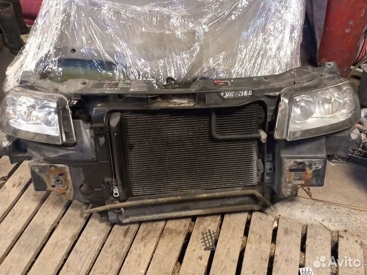 Передняя панель,телевизор и МКПП на шаран