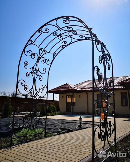 Кованая арка для сада