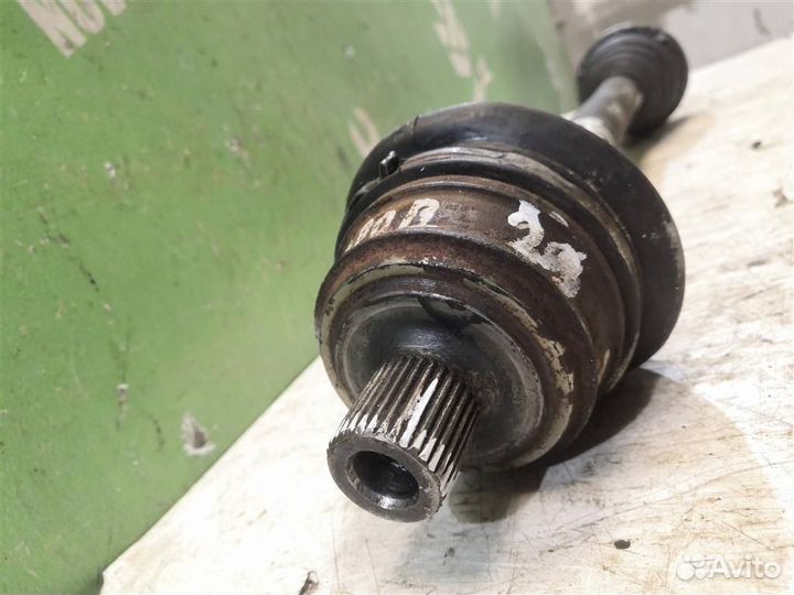 Полуось передняя правая Ауди 80 90 Б3