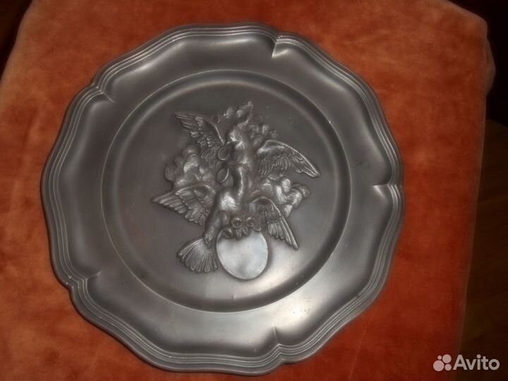 Блюдо.Олово.Клеймо Ангелочик.Германия 70-х
