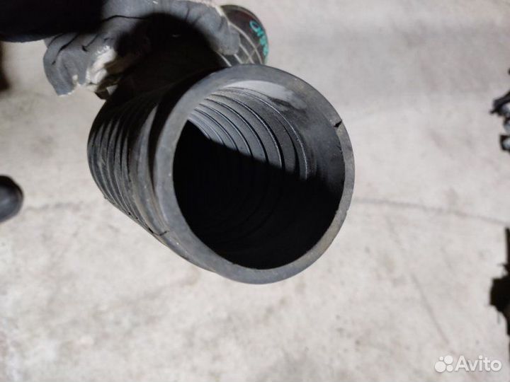 Патрубок воздушного фильтра Volkswagen Passat B3