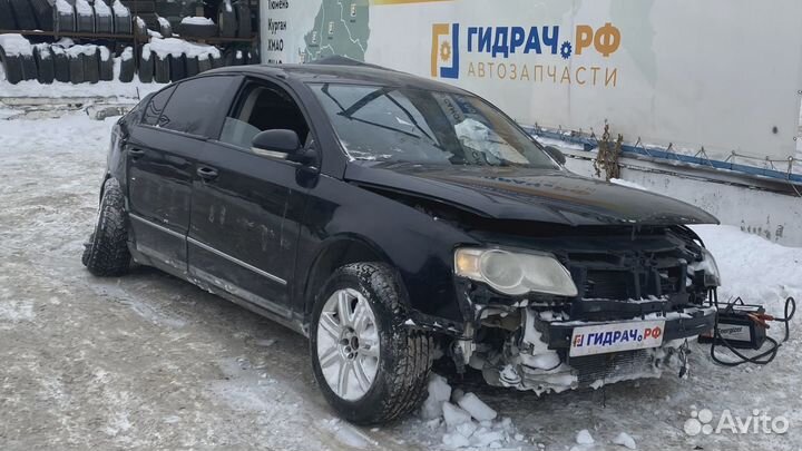 Кронштейн заднего бампера Volkswagen Passat (B6) 3