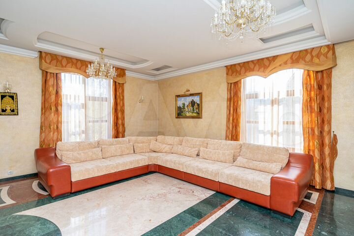 Коттедж 399,6 м² на участке 12,2 сот.