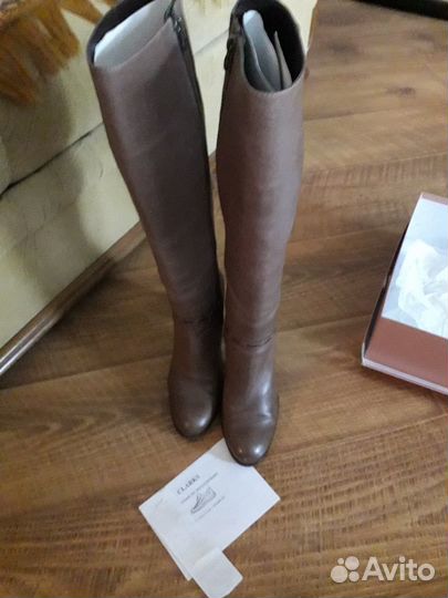 Продаются женские сапоги