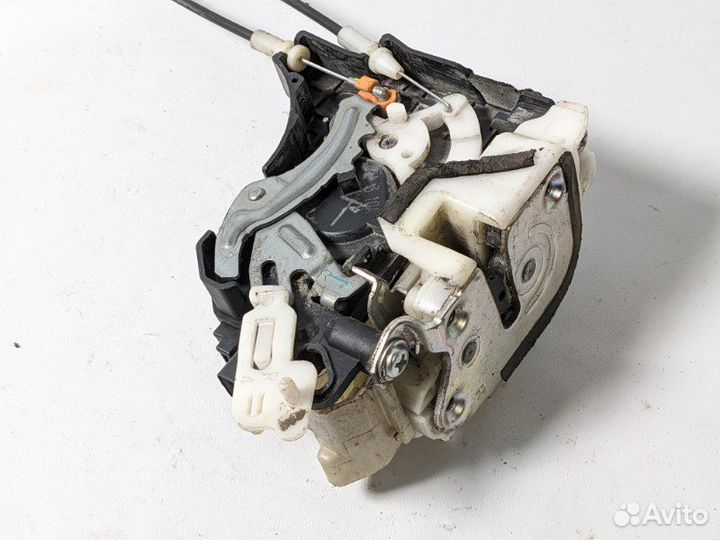 Замок двери задний правый Mitsubishi Pajero Sport