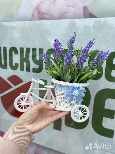 Велосипед для декора.Искусственные цветы