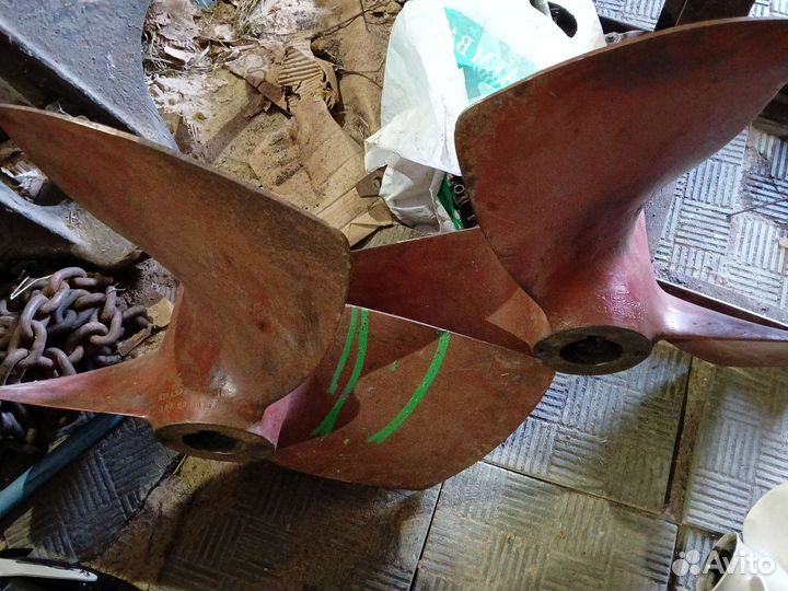 Винт судовой L52393MB и L52393MB-01 Д.0.7. Н. 0.66