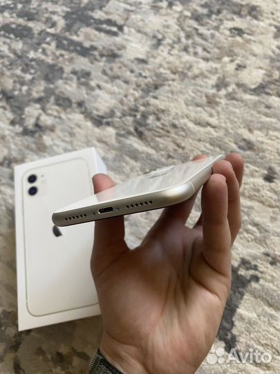 iPhone 11, 64 ГБ