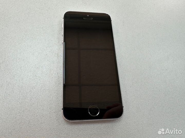 iPhone SE, 32 ГБ