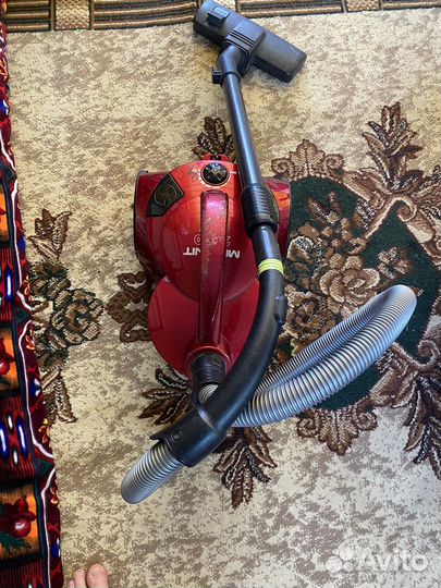 Пылесос magnit RMV-1677