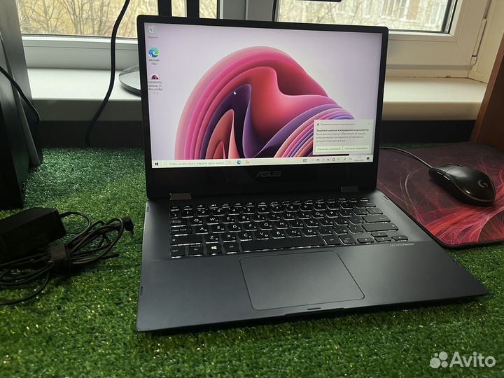 Мощный и крутой сенсорный, современный ноутбук