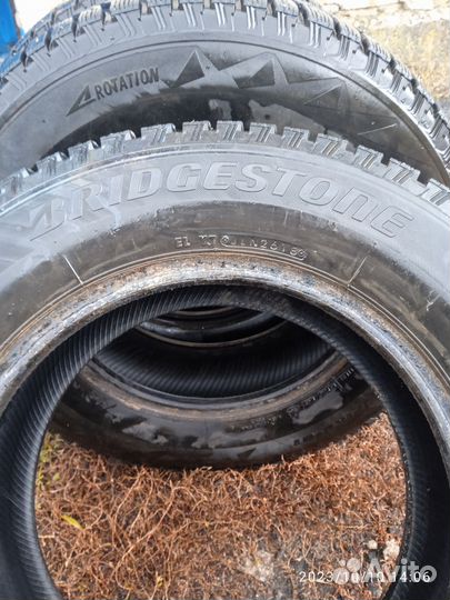 Bridgestone Blizzak Spike-01 205/70 R15 96T