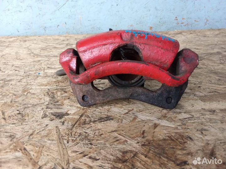 Суппорт тормозной передний правый Mitsubishi Galan