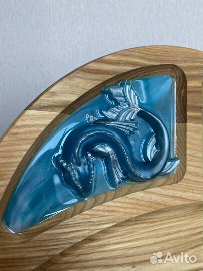 Менажница из дерева с драконом из смолы