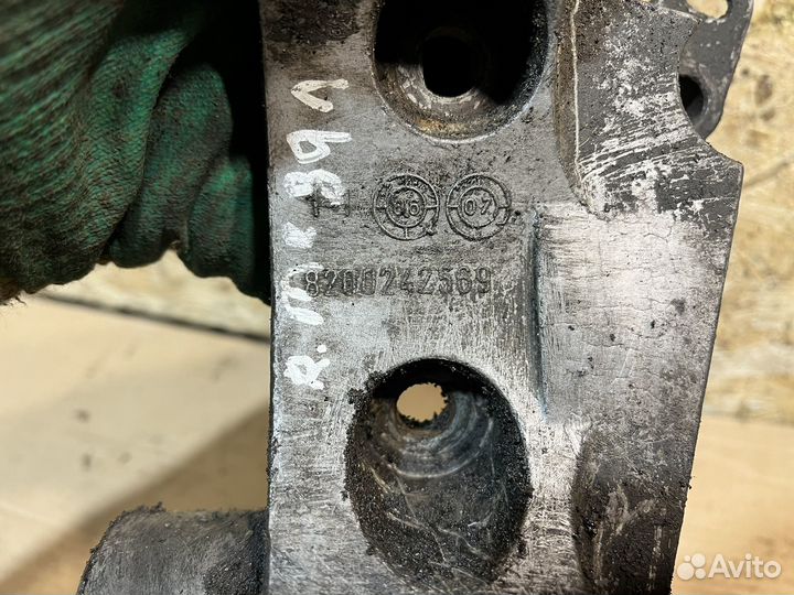 Крепление генератора Renault Megane 2