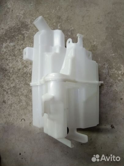 Бачок стеклоомывателя Тайота Рав 4