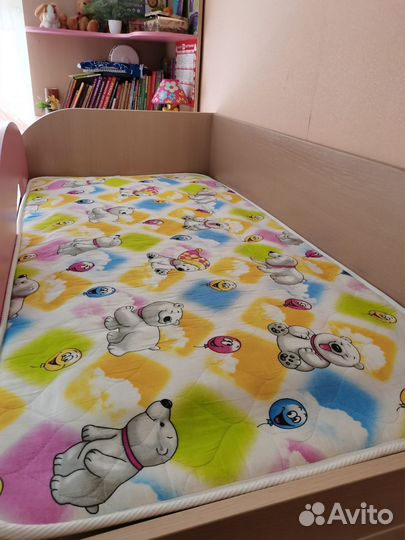 Двухъярусная кровать бу с матрасами