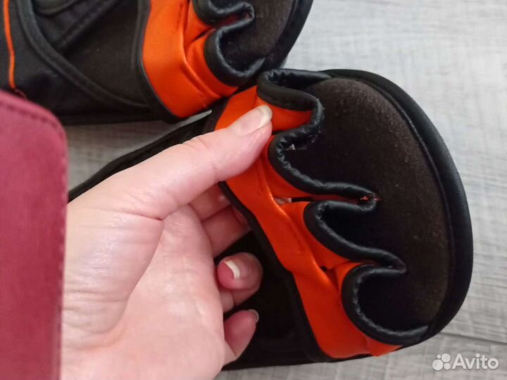 Перчатки для единоборств