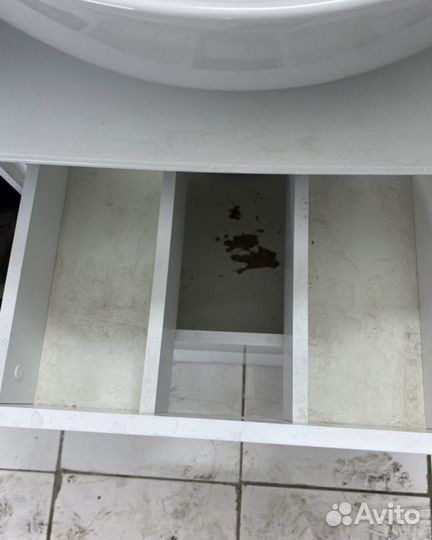 Раковина с тумбой для ванны