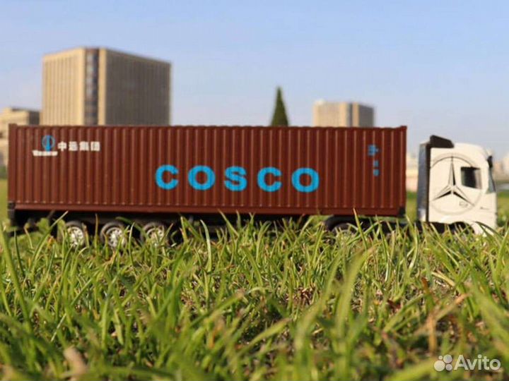 Модель игрушка грузовик дальнобойщик 1/50