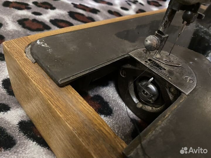 Швейная машинка зингер
