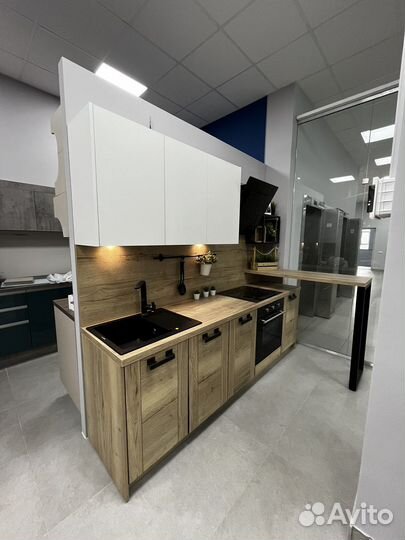 Кухонный гарнитур выставочный образец