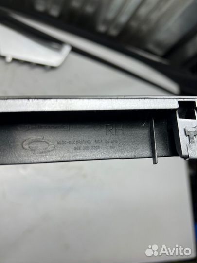 Накладка в салоне Renault Latitude L70A M4R735