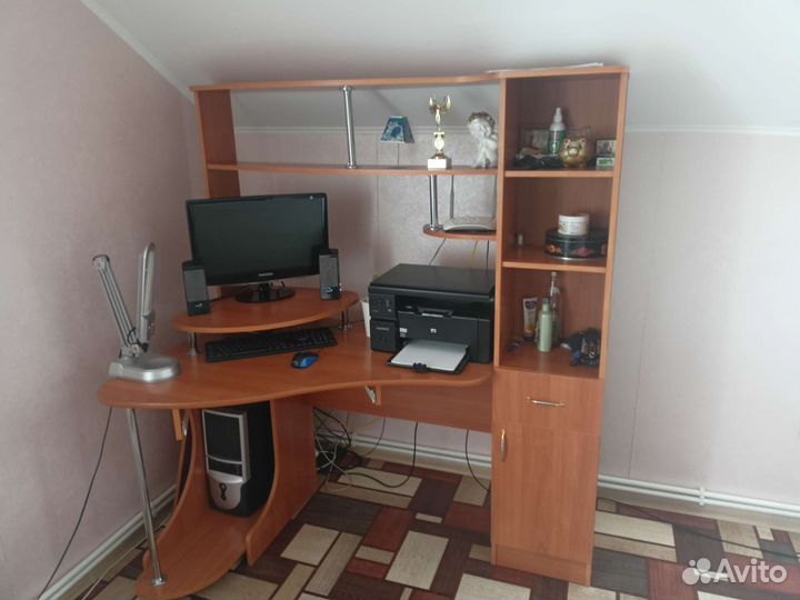 Компьютерный стол