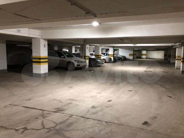 Машиноместо, 28 м²