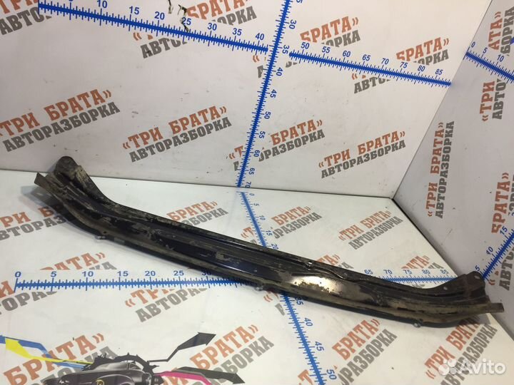 Рено Верхняя часть панели радиаторов (телевизора)