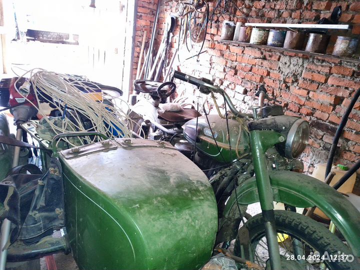 Мотоцикл Урал с люлькой