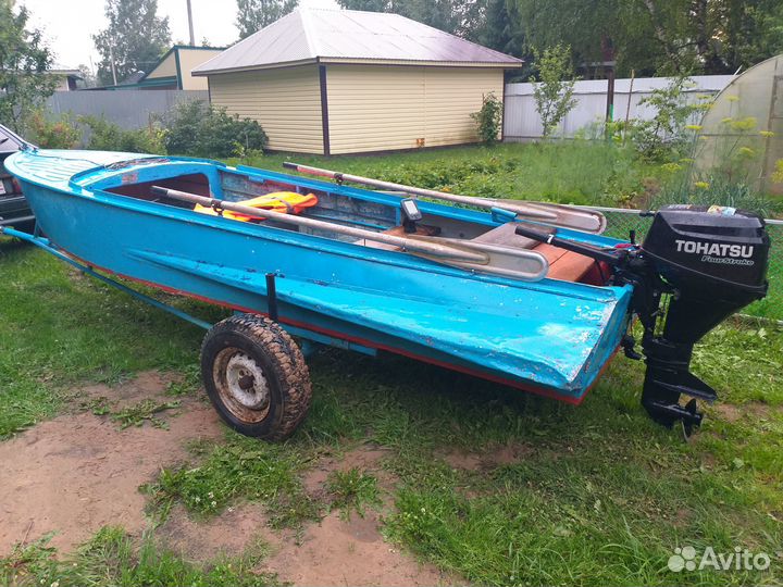 Прокат лодки с мотором для рыбалки и прогулок