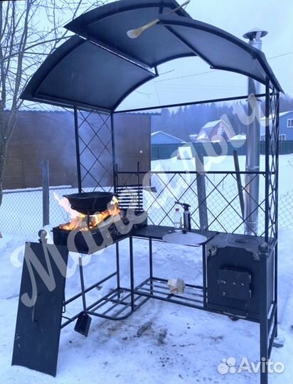 Мангал с крышей