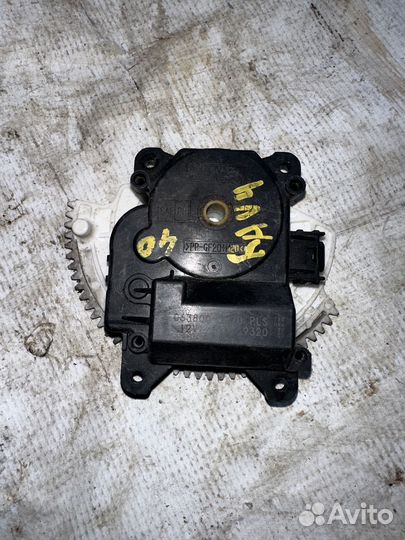 Сервопривод заслонок отопителя Toyota RAV4 (XA40)