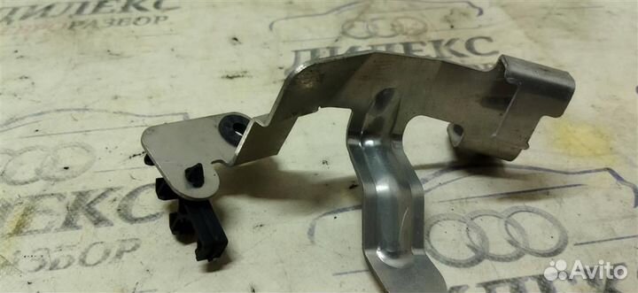 Кронштейн (сопут. товар) Audi A8 D3 4E 2004-2010