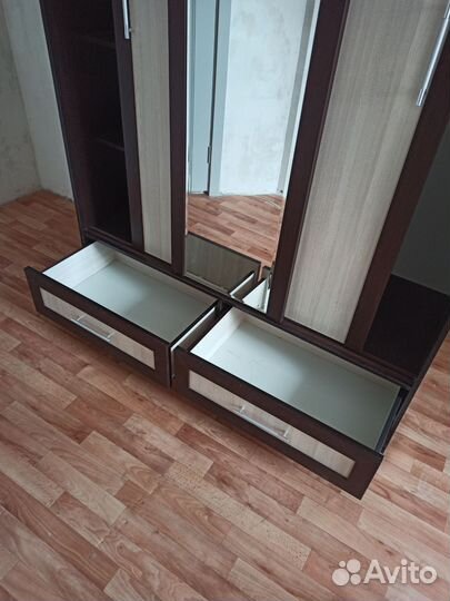 Шкаф купе с зеркалом