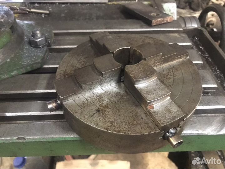 Токарный патрон четырехкулачковый