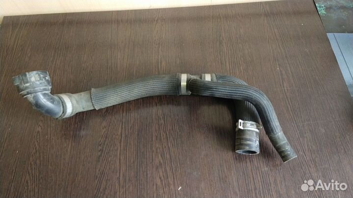 Volvo XC60 2015- патрубок радиатора верхний