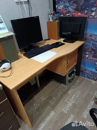 Компьютерный стол