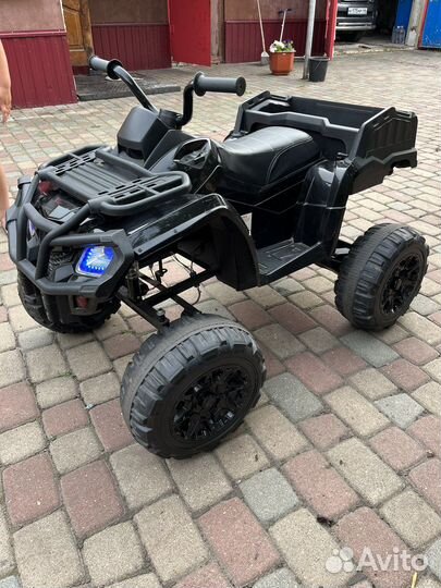 Детский квадроцикл на аккумуляторе