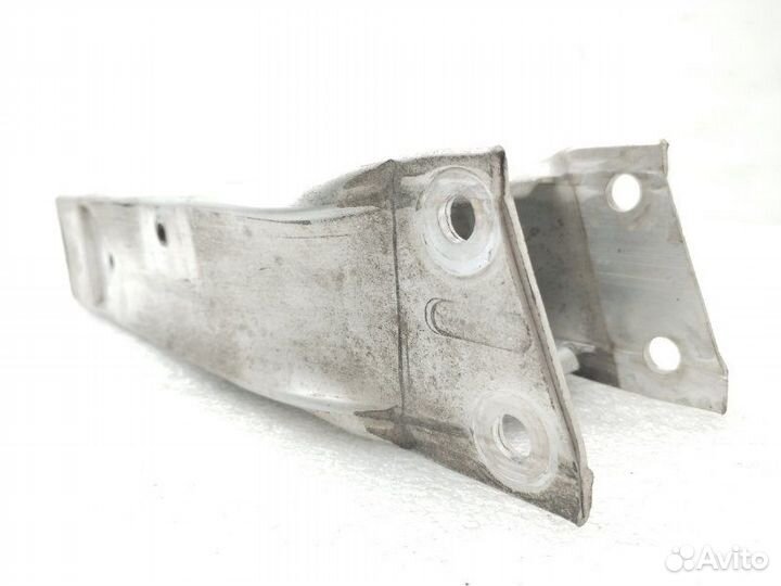 Кронштейн усилителя бампера передний левый