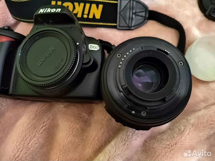 Продам фотоаппарат Nikon D60 в хорошем состоянии
