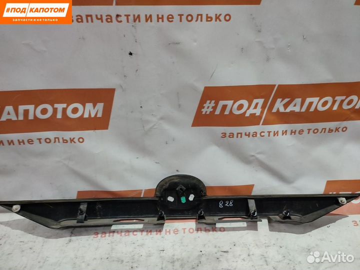 Накладка двери (крышки) багажника Toyota Camry